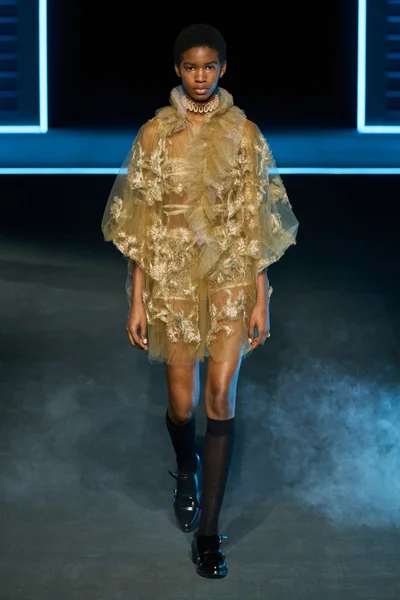 Look 60